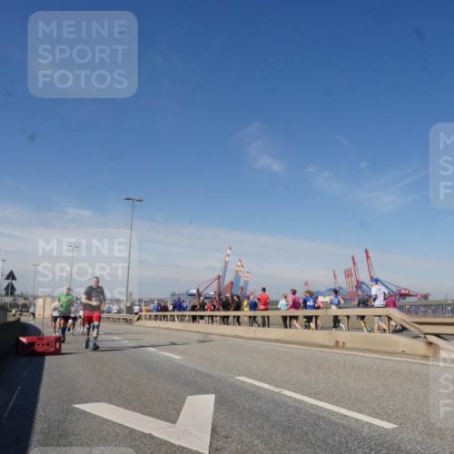 03.10.2025 - Köhlbrandbrückenlauf Matties Gatica Varas http://msf.ph/oto/8988532 03.10.2025 12:34:42 Position 2  meine-sportfotos.de
