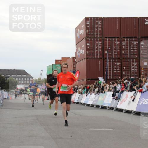 03.10.2025 - Köhlbrandbrückenlauf Yannick Fuchs http://msf.ph/oto/8988541 03.10.2025 16:00:35 Ziel 7287, 7327, 7818, 8811, 9568 meine-sportfotos.de