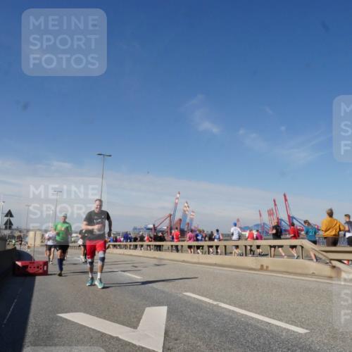 03.10.2025 - Köhlbrandbrückenlauf Matties Gatica Varas http://msf.ph/oto/8988543 03.10.2025 12:34:43 Position 2  meine-sportfotos.de