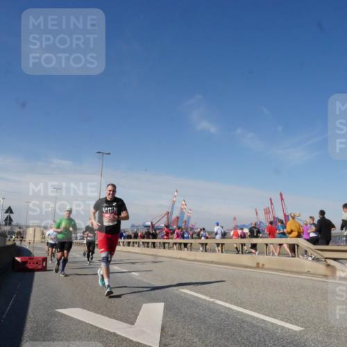 03.10.2025 - Köhlbrandbrückenlauf Matties Gatica Varas http://msf.ph/oto/8988545 03.10.2025 12:34:44 Position 2  meine-sportfotos.de