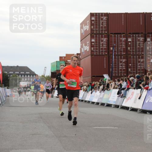 03.10.2025 - Köhlbrandbrückenlauf Yannick Fuchs http://msf.ph/oto/8988551 03.10.2025 16:00:36 Ziel 7189, 7259, 7327, 7818, 8811, 9568 meine-sportfotos.de