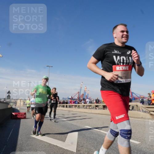 03.10.2025 - Köhlbrandbrückenlauf Matties Gatica Varas http://msf.ph/oto/8988555 03.10.2025 12:34:45 Position 2 6778 meine-sportfotos.de
