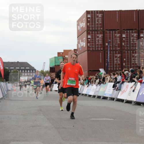03.10.2025 - Köhlbrandbrückenlauf Yannick Fuchs http://msf.ph/oto/8988557 03.10.2025 16:00:36 Ziel 7189, 7259, 7327, 7818, 8811, 9568 meine-sportfotos.de