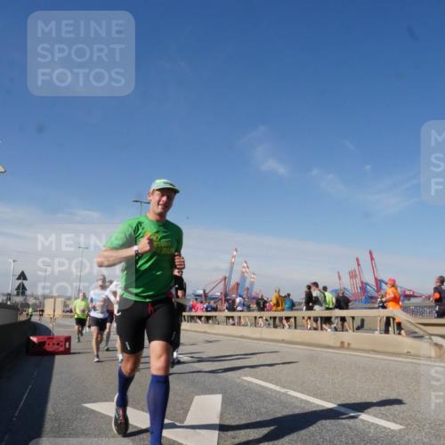 03.10.2025 - Köhlbrandbrückenlauf Matties Gatica Varas http://msf.ph/oto/8988559 03.10.2025 12:34:45 Position 2  meine-sportfotos.de