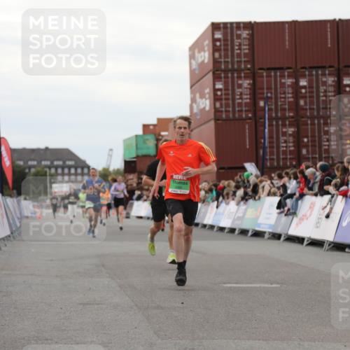 03.10.2025 - Köhlbrandbrückenlauf Yannick Fuchs http://msf.ph/oto/8988561 03.10.2025 16:00:36 Ziel 7189, 7259, 7327, 7818, 8811, 9568 meine-sportfotos.de