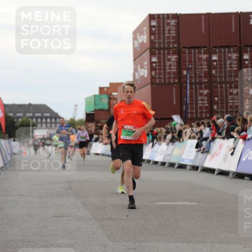 03.10.2025 - Köhlbrandbrückenlauf Yannick Fuchs http://msf.ph/oto/8988562 03.10.2025 16:00:36 Ziel 7189, 7259, 7327, 7818, 8811, 9568 meine-sportfotos.de