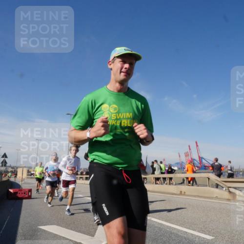 03.10.2025 - Köhlbrandbrückenlauf Matties Gatica Varas http://msf.ph/oto/8988564 03.10.2025 12:34:46 Position 2  meine-sportfotos.de