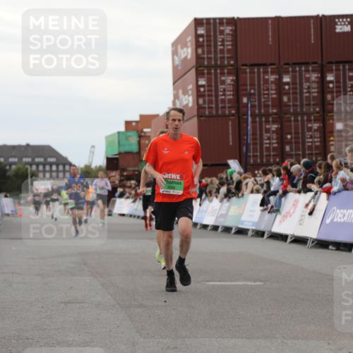 03.10.2025 - Köhlbrandbrückenlauf Yannick Fuchs http://msf.ph/oto/8988568 03.10.2025 16:00:36 Ziel 7189, 7259, 7327, 7818, 8811, 9568 meine-sportfotos.de