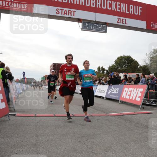 03.10.2025 - Köhlbrandbrückenlauf Yannick Fuchs http://msf.ph/oto/8988570 03.10.2025 16:12:43 Ziel 7358, 7457, 7482, 8957, 8960, 8979, 8982, 9296, 9300, 9307, 9420 meine-sportfotos.de