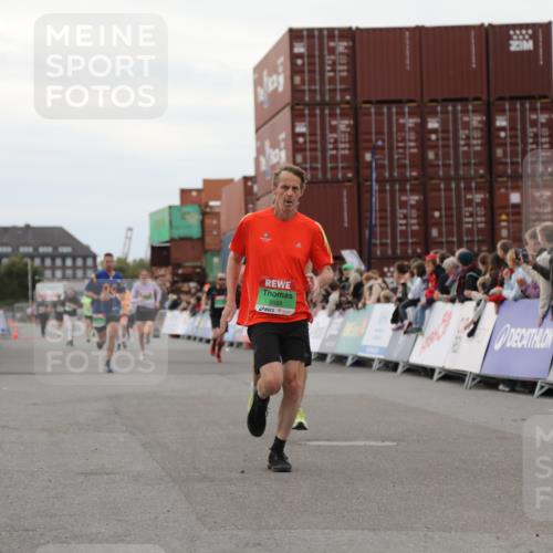 03.10.2025 - Köhlbrandbrückenlauf Yannick Fuchs http://msf.ph/oto/8988577 03.10.2025 16:00:36 Ziel 7189, 7259, 7327, 7818, 8811, 9568 meine-sportfotos.de