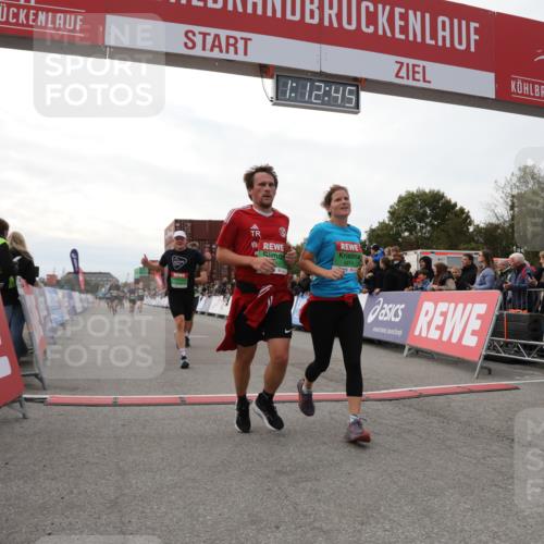 03.10.2025 - Köhlbrandbrückenlauf Yannick Fuchs http://msf.ph/oto/8988579 03.10.2025 16:12:44 Ziel 7358, 7457, 7482, 7653, 8957, 8960, 8979, 8982, 9296, 9300, 9307, 9420 meine-sportfotos.de