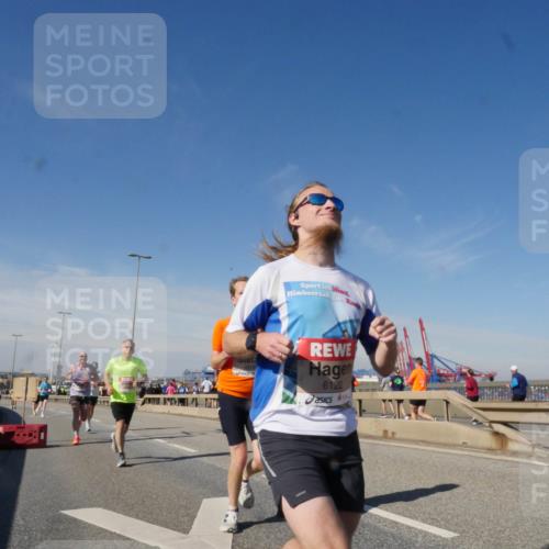 03.10.2025 - Köhlbrandbrückenlauf Matties Gatica Varas http://msf.ph/oto/8988580 03.10.2025 12:34:48 Position 2 147, 6122 meine-sportfotos.de
