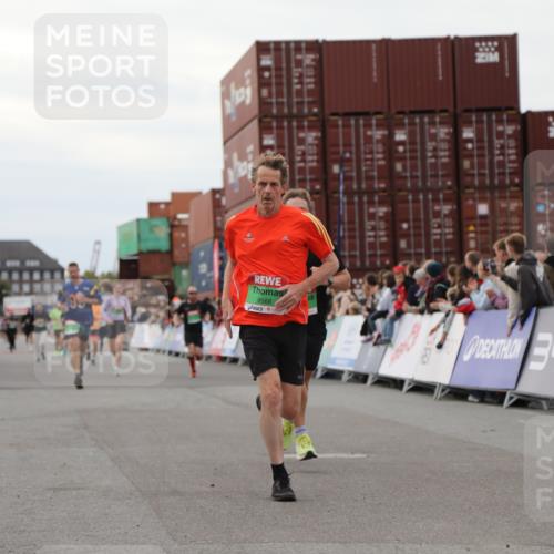 03.10.2025 - Köhlbrandbrückenlauf Yannick Fuchs http://msf.ph/oto/8988585 03.10.2025 16:00:37 Ziel 7189, 7259, 7327, 7818, 8811, 9568 meine-sportfotos.de