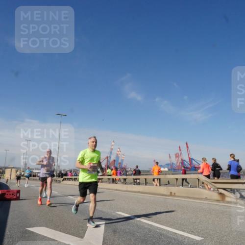 03.10.2025 - Köhlbrandbrückenlauf Matties Gatica Varas http://msf.ph/oto/8988586 03.10.2025 12:34:49 Position 2  meine-sportfotos.de