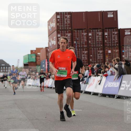 03.10.2025 - Köhlbrandbrückenlauf Yannick Fuchs http://msf.ph/oto/8988588 03.10.2025 16:00:37 Ziel 7189, 7259, 7327, 7818, 8811, 9568 meine-sportfotos.de