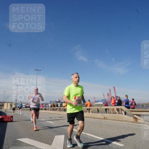 03.10.2025 - Köhlbrandbrückenlauf Matties Gatica Varas http://msf.ph/oto/8988590 03.10.2025 12:34:49 Position 2  meine-sportfotos.de