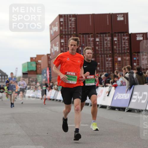 03.10.2025 - Köhlbrandbrückenlauf Yannick Fuchs http://msf.ph/oto/8988592 03.10.2025 16:00:37 Ziel 7189, 7259, 7327, 7818, 8811, 9568 meine-sportfotos.de
