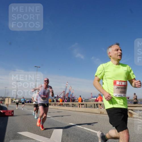 03.10.2025 - Köhlbrandbrückenlauf Matties Gatica Varas http://msf.ph/oto/8988594 03.10.2025 12:34:50 Position 2 1, 4096 meine-sportfotos.de