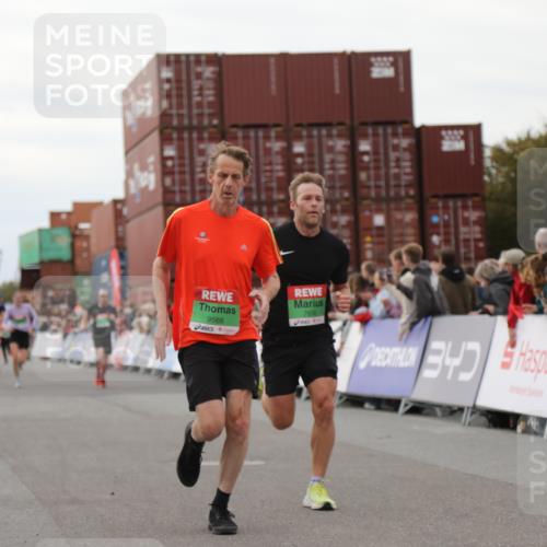 03.10.2025 - Köhlbrandbrückenlauf Yannick Fuchs http://msf.ph/oto/8988596 03.10.2025 16:00:37 Ziel 7189, 7259, 7327, 7818, 8811, 9568 meine-sportfotos.de