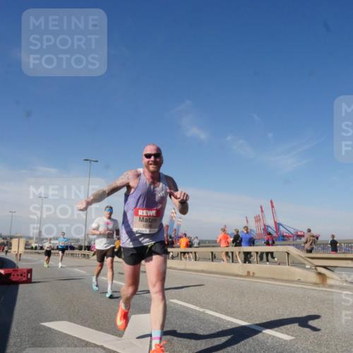 03.10.2025 - Köhlbrandbrückenlauf Matties Gatica Varas http://msf.ph/oto/8988598 03.10.2025 12:34:50 Position 2 6206 meine-sportfotos.de