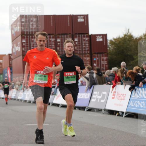 03.10.2025 - Köhlbrandbrückenlauf Yannick Fuchs http://msf.ph/oto/8988603 03.10.2025 16:00:37 Ziel 7189, 7259, 7327, 7818, 8811, 9568 meine-sportfotos.de