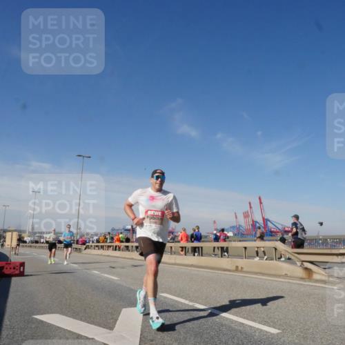 03.10.2025 - Köhlbrandbrückenlauf Matties Gatica Varas http://msf.ph/oto/8988606 03.10.2025 12:34:51 Position 2 5966 meine-sportfotos.de