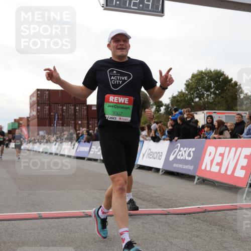 03.10.2025 - Köhlbrandbrückenlauf Yannick Fuchs http://msf.ph/oto/8988629 03.10.2025 16:12:45 Ziel 7358, 7457, 7482, 7653, 8979, 8982, 9296, 9307, 9420 meine-sportfotos.de