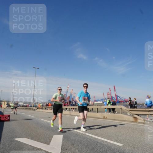 03.10.2025 - Köhlbrandbrückenlauf Matties Gatica Varas http://msf.ph/oto/8988631 03.10.2025 12:34:55 Position 2  meine-sportfotos.de