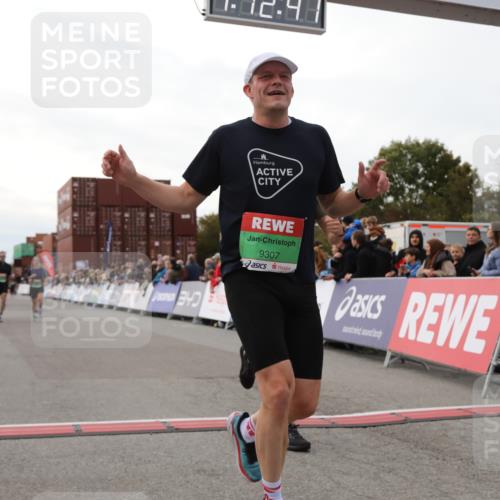 03.10.2025 - Köhlbrandbrückenlauf Yannick Fuchs http://msf.ph/oto/8988635 03.10.2025 16:12:45 Ziel 7358, 7457, 7482, 7653, 8979, 8982, 9296, 9307, 9420 meine-sportfotos.de