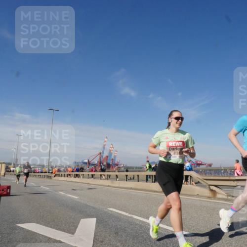 03.10.2025 - Köhlbrandbrückenlauf Matties Gatica Varas http://msf.ph/oto/8988637 03.10.2025 12:34:56 Position 2 4123, 4114 meine-sportfotos.de