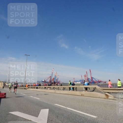 03.10.2025 - Köhlbrandbrückenlauf Matties Gatica Varas http://msf.ph/oto/8988640 03.10.2025 12:34:56 Position 2  meine-sportfotos.de