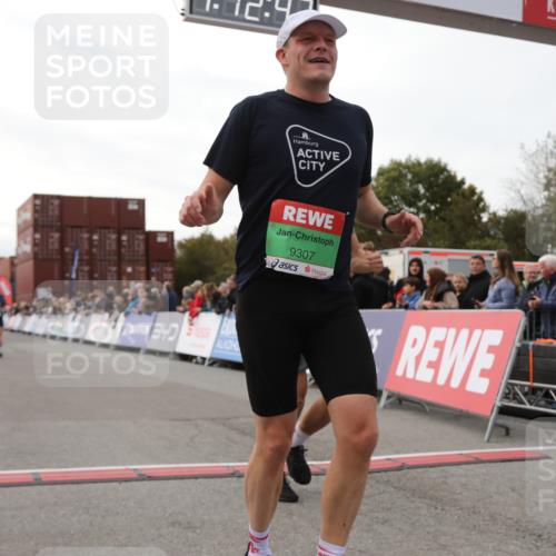 03.10.2025 - Köhlbrandbrückenlauf Yannick Fuchs http://msf.ph/oto/8988641 03.10.2025 16:12:45 Ziel 7358, 7457, 7482, 7653, 8979, 8982, 9296, 9307, 9420 meine-sportfotos.de