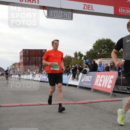 03.10.2025 - Köhlbrandbrückenlauf Yannick Fuchs http://msf.ph/oto/8988646 03.10.2025 16:00:39 Ziel 7189, 7259, 7584, 7600, 7818, 8811, 9568 meine-sportfotos.de