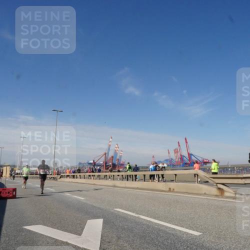 03.10.2025 - Köhlbrandbrückenlauf Matties Gatica Varas http://msf.ph/oto/8988647 03.10.2025 12:34:57 Position 2  meine-sportfotos.de