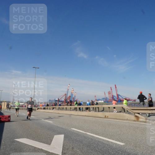 03.10.2025 - Köhlbrandbrückenlauf Matties Gatica Varas http://msf.ph/oto/8988650 03.10.2025 12:34:58 Position 2  meine-sportfotos.de