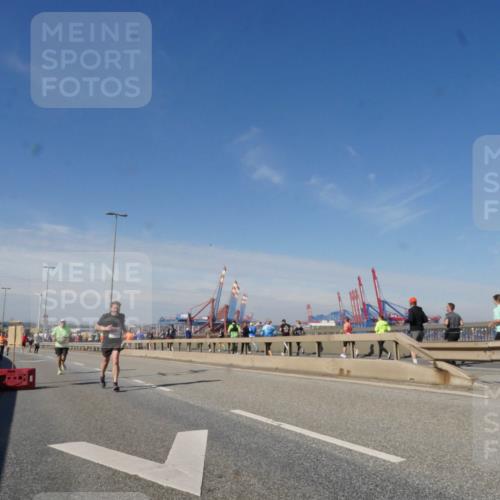 03.10.2025 - Köhlbrandbrückenlauf Matties Gatica Varas http://msf.ph/oto/8988655 03.10.2025 12:34:58 Position 2  meine-sportfotos.de