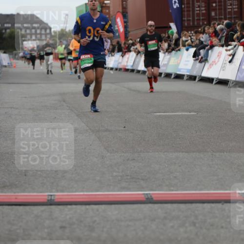 03.10.2025 - Köhlbrandbrückenlauf Yannick Fuchs http://msf.ph/oto/8988657 03.10.2025 16:00:40 Ziel 7189, 7259, 7561, 7584, 7600, 7818, 8811, 9568 meine-sportfotos.de