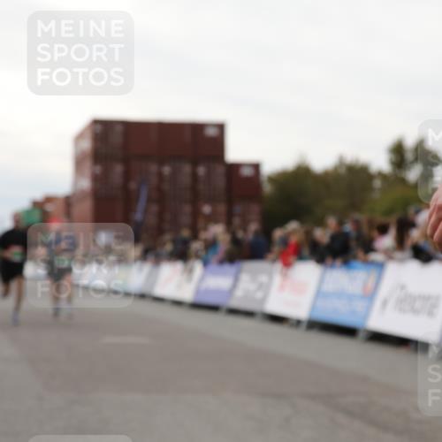03.10.2025 - Köhlbrandbrückenlauf Yannick Fuchs http://msf.ph/oto/8988658 03.10.2025 16:12:46 Ziel 7358, 7443, 7457, 7482, 7653, 8979, 8982, 9296, 9307 meine-sportfotos.de