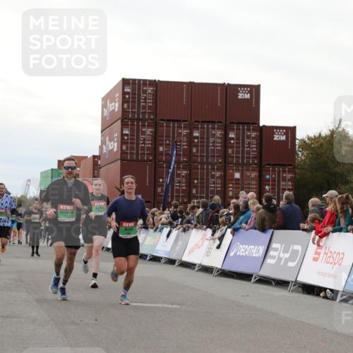 03.10.2025 - Köhlbrandbrückenlauf Yannick Fuchs http://msf.ph/oto/8988662 03.10.2025 16:12:47 Ziel 7358, 7443, 7457, 7482, 7653, 9296, 9307 meine-sportfotos.de