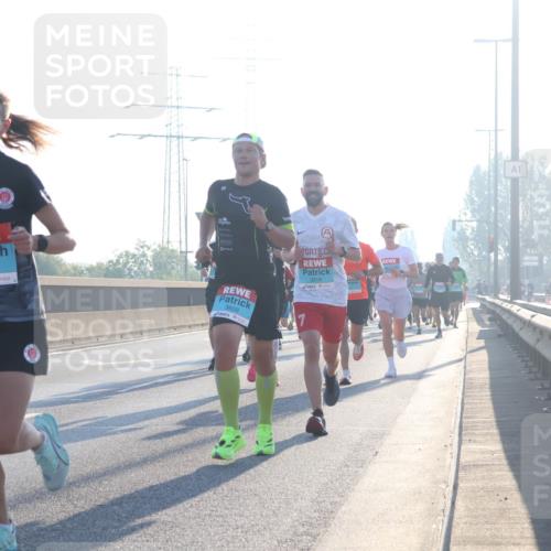 03.10.2025 - Köhlbrandbrückenlauf Luisa Fischer http://msf.ph/oto/8988664 03.10.2025 10:11:52 Position 3 3008, 3609, 3618, 1 meine-sportfotos.de