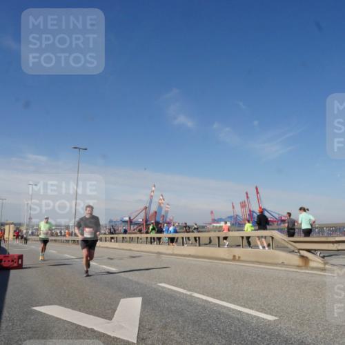 03.10.2025 - Köhlbrandbrückenlauf Matties Gatica Varas http://msf.ph/oto/8988665 03.10.2025 12:34:59 Position 2  meine-sportfotos.de