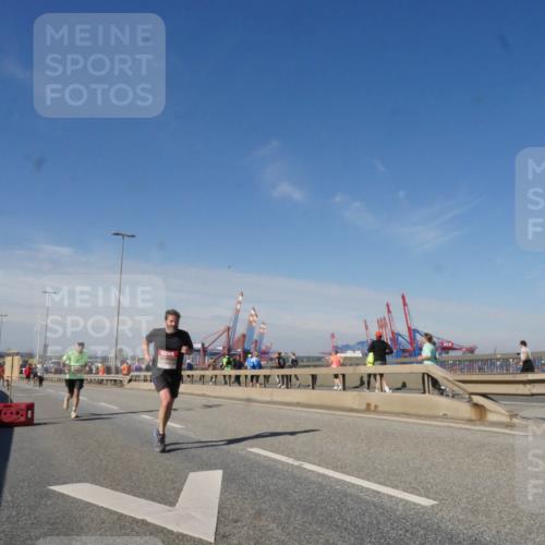 03.10.2025 - Köhlbrandbrückenlauf Matties Gatica Varas http://msf.ph/oto/8988668 03.10.2025 12:34:59 Position 2  meine-sportfotos.de