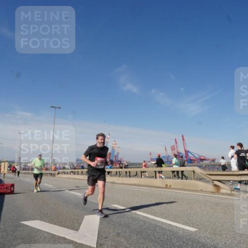 03.10.2025 - Köhlbrandbrückenlauf Matties Gatica Varas http://msf.ph/oto/8988671 03.10.2025 12:35:00 Position 2 1 meine-sportfotos.de