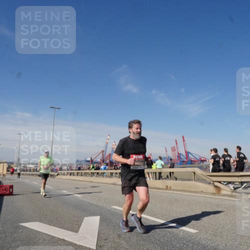 03.10.2025 - Köhlbrandbrückenlauf Matties Gatica Varas http://msf.ph/oto/8988673 03.10.2025 12:35:00 Position 2 4042 meine-sportfotos.de