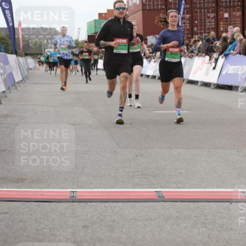 03.10.2025 - Köhlbrandbrückenlauf Yannick Fuchs http://msf.ph/oto/8988674 03.10.2025 16:12:47 Ziel 7358, 7443, 7457, 7482, 7653, 9296, 9307 meine-sportfotos.de