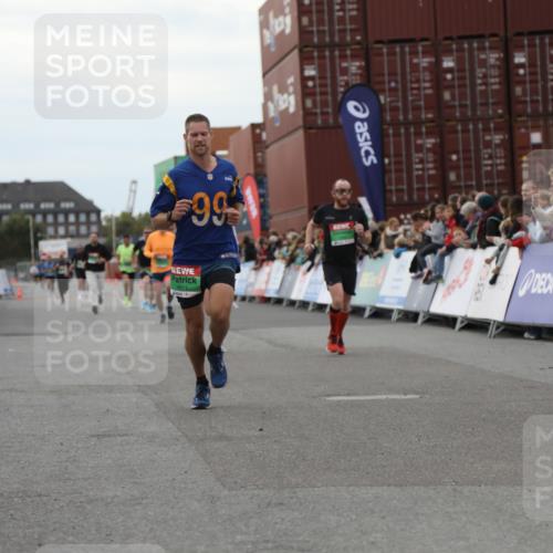 03.10.2025 - Köhlbrandbrückenlauf Yannick Fuchs http://msf.ph/oto/8988676 03.10.2025 16:00:41 Ziel 7189, 7259, 7561, 7584, 7600, 7818, 8811, 9568 meine-sportfotos.de