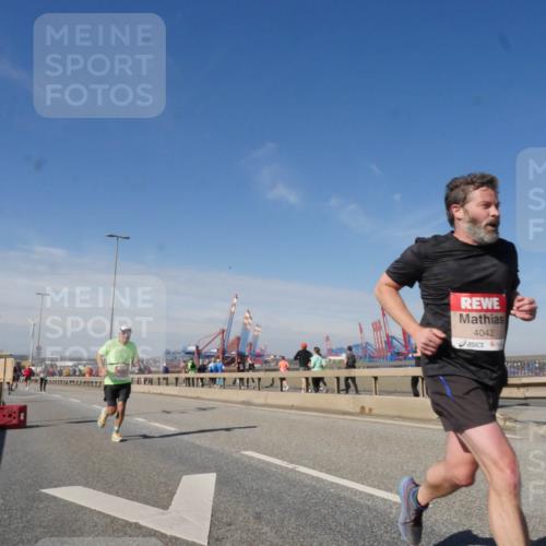 03.10.2025 - Köhlbrandbrückenlauf Matties Gatica Varas http://msf.ph/oto/8988677 03.10.2025 12:35:01 Position 2 4042 meine-sportfotos.de