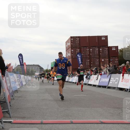 03.10.2025 - Köhlbrandbrückenlauf Yannick Fuchs http://msf.ph/oto/8988679 03.10.2025 16:00:41 Ziel 7189, 7259, 7561, 7584, 7600, 7818, 8811, 9568 meine-sportfotos.de
