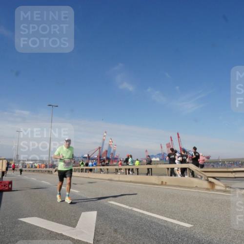 03.10.2025 - Köhlbrandbrückenlauf Matties Gatica Varas http://msf.ph/oto/8988680 03.10.2025 12:35:01 Position 2  meine-sportfotos.de