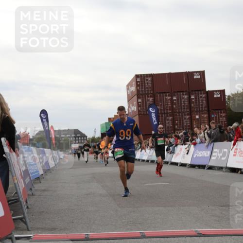 03.10.2025 - Köhlbrandbrückenlauf Yannick Fuchs http://msf.ph/oto/8988685 03.10.2025 16:00:41 Ziel 7189, 7259, 7561, 7584, 7600, 7818, 8811, 9568 meine-sportfotos.de